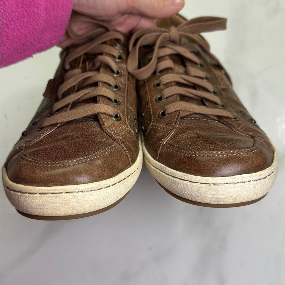 Taos Footwear Freedom Distressed Brown Leather Sneakers, Studded Accents, 8.5 - Picture 9 of 15
